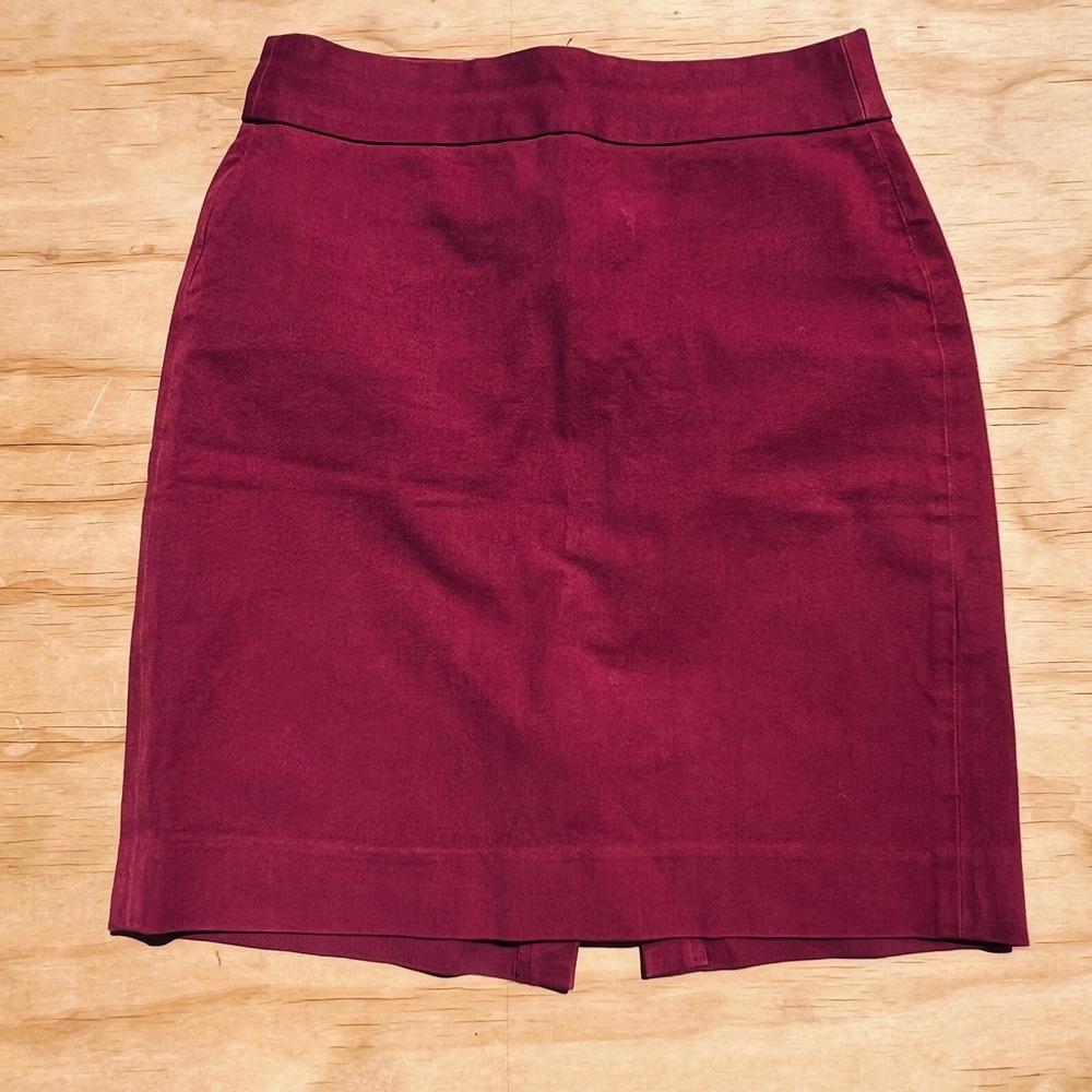 Banana Republic Petite Burgundy Wine Pencil Skirt Size 4P Back Vent Lined Office